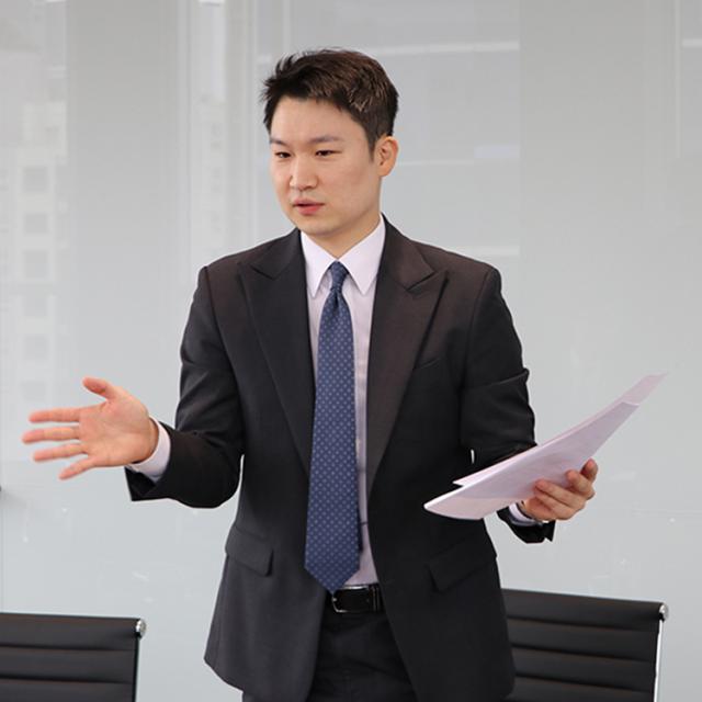 조건명 변호사, 한겨레에 유명 가수의 음주측정거부 사건에 대해 인터뷰